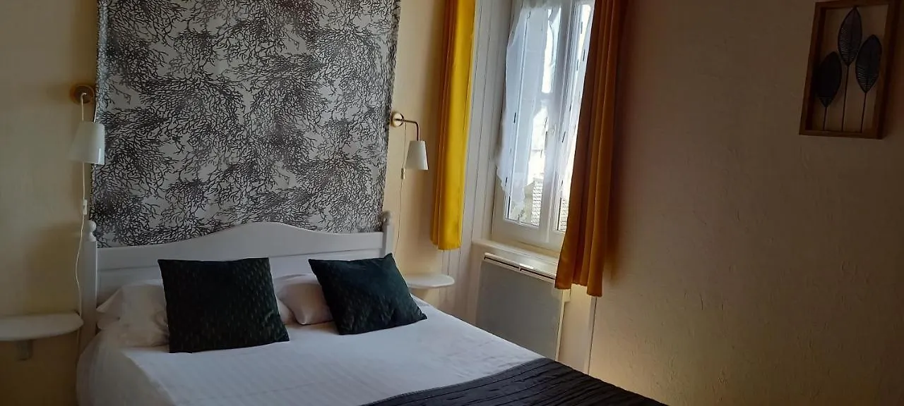 Le Relais De Launay Ploubazlanec 2*,