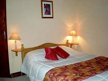 Le Relais De Launay Ploubazlanec 2*,
